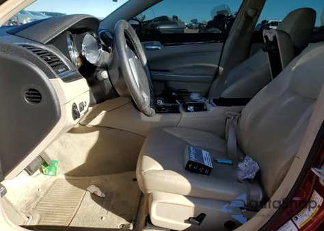 2013 Chrysler 300 z USA, uszkodzony, nr VIN 2C3CCAAG9DH630899